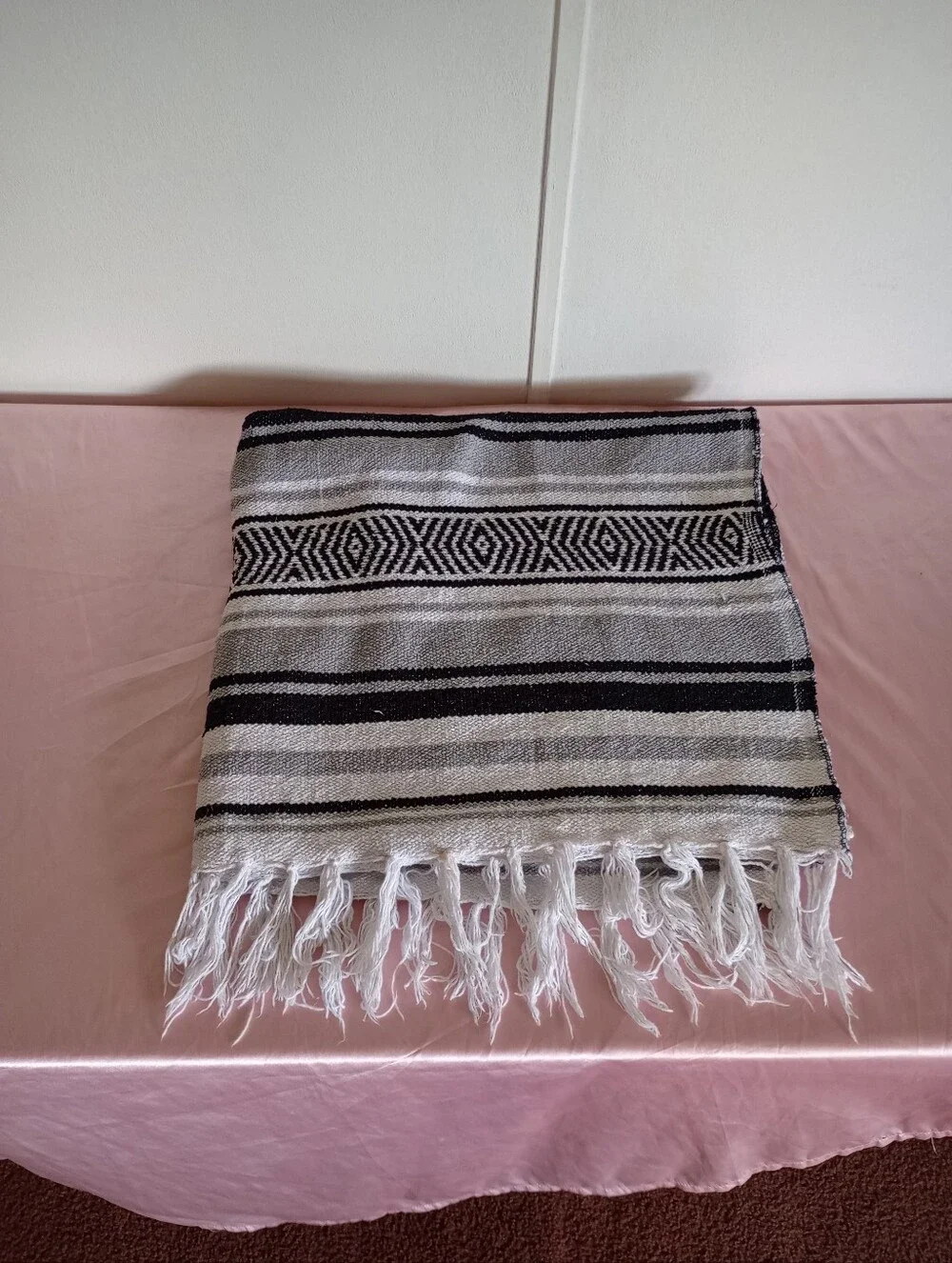 Black Canyon Outfitters Throw Blanket Mexican Falsa White Fringed 38x68